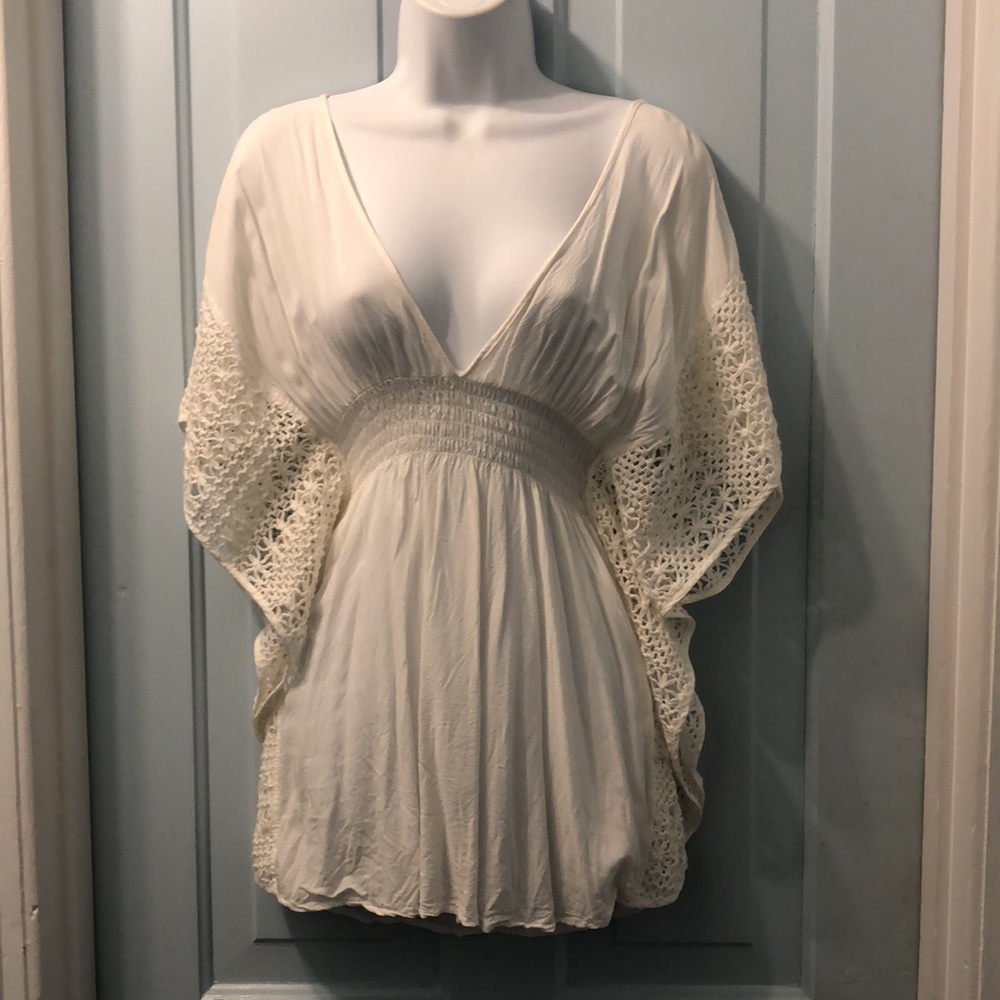 White Victoria’s Secret top in Size SP